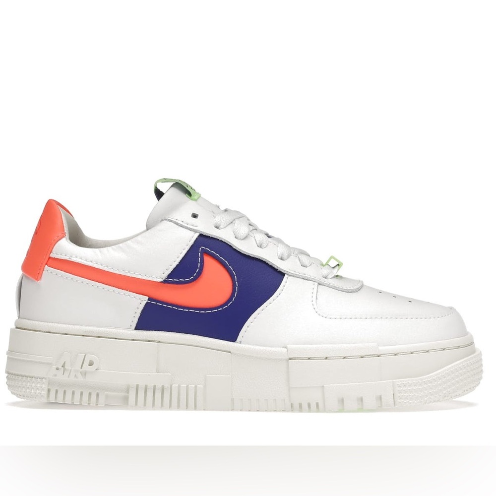 GENTLY WORN-almost brand new! Nike Air Force 1 Low Pixel - Picture 2 of 3